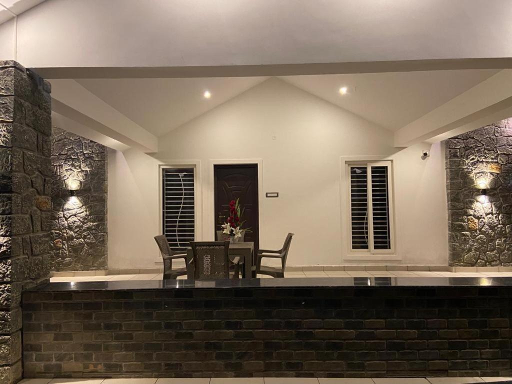 Rr Holiday Inn Kodaikanal Bagian luar foto
