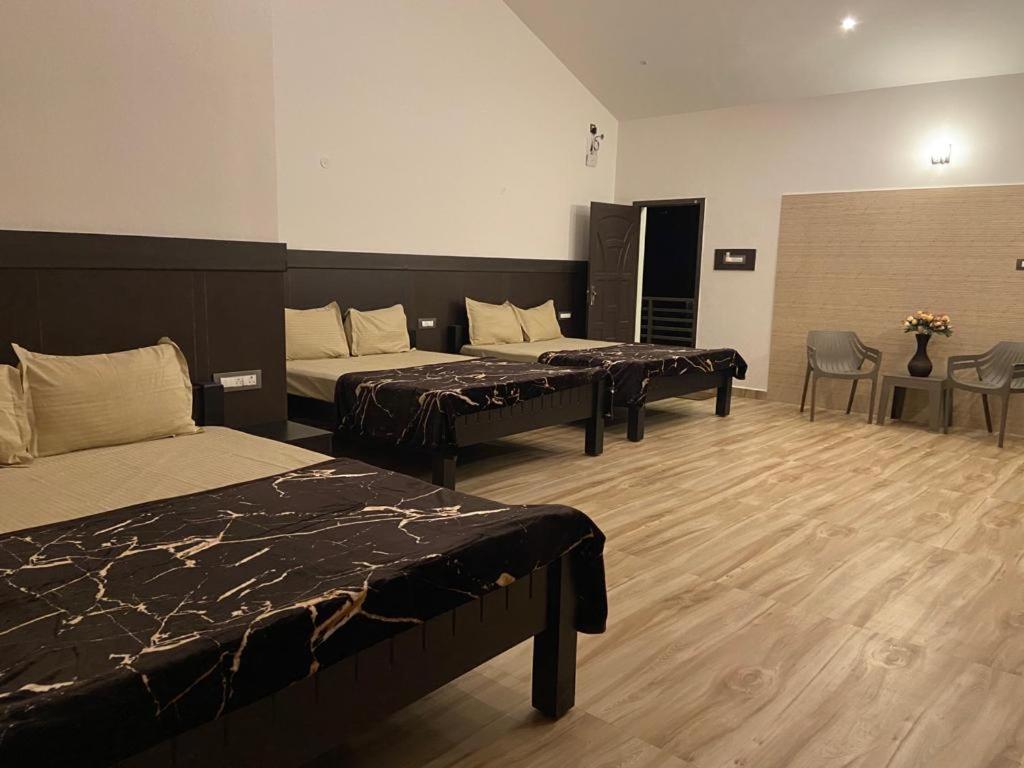 Rr Holiday Inn Kodaikanal Bagian luar foto